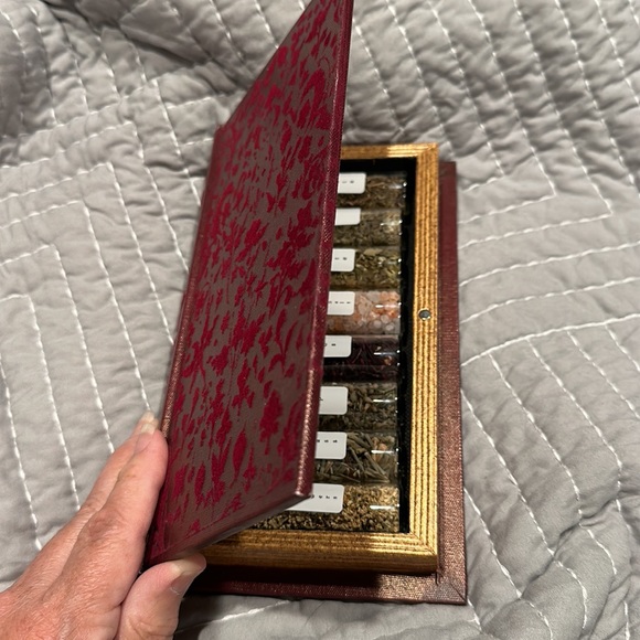 8 Vials of Herbs in Book Box - Picture 7 of 8